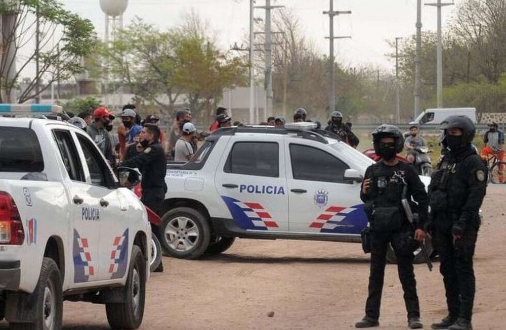 Santiago del Estero. Una mujer descubrió que su marido la engañaba con otro hombre y él la golpeó. Lo denunció, lo liberaron al mes, y después de varios episodios está preso. Foto ilustrativa.