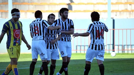 Gimnasia probó con la dupla Vuanello-Akerman