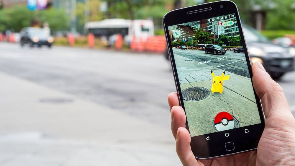 Pokémon Go fue un fenómeno sin igual que involucraba jugar con realidad aumentada a través de la cámara del celular. Años después se supo que en realidad era una herramienta para mapear y entrenar modelos robóticos.