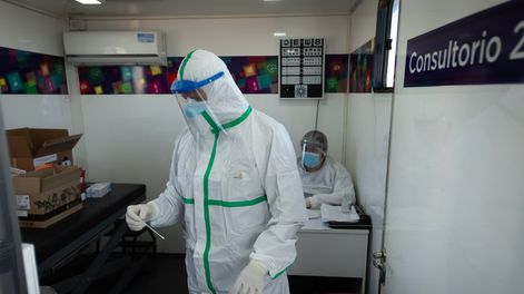 Los Andes | Los operativos de testeos permitieron detectar a siete positivos en el barrio San Martín y en la feria del Acceso Este. Foto: Ignacio Blanco / Los Andes