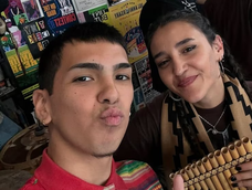Tamara Meschller la vilinista del Tiny Desk de Milo J y el objeto que dejó por error.
