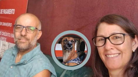 El viaje de las mil historias: ya recorrió 18 países en combi y en bici, y ahora viaja con su novia y su perra