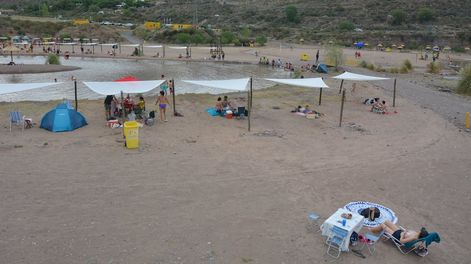 Los Andes | Luján playa es uno de los lugares mas visitados por los turistas en este verano. Foto: Nicolás Ríos / Los Andes.