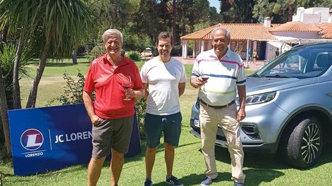 Los Andes | Gustavo Cañada (Capitán del Club), junto Lucas Melián (gerente de relaciones públicas) y Oscar Pérez Abad, el titular del Andino Golf Club. / Gentileza