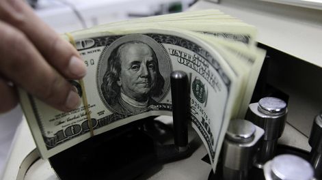 El dólar abrió la semana a la baja, a la espera de los resultados de la reunión de Javier Milei y Donald Trump