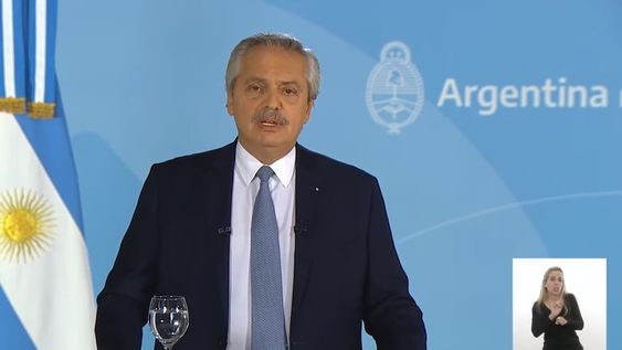 La devolución retroactiva del impuesto apunta a fortalecer el poder de compra y, se estima, mejorará las chances electorales de Fernández y el Frente de Todos.