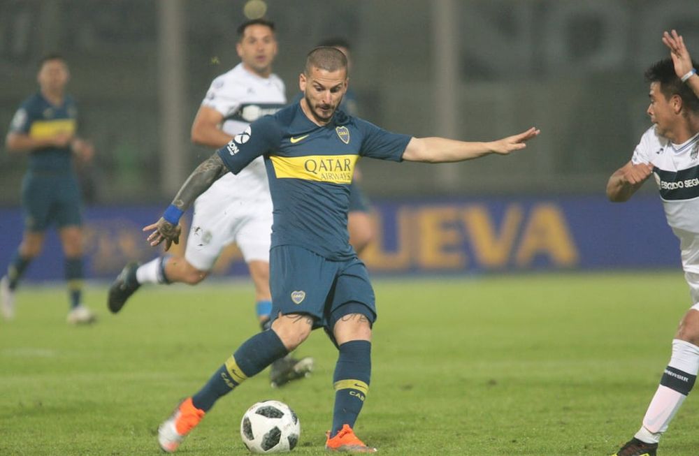 Benedetto salió lesionado y prendió las alarmas en Boca