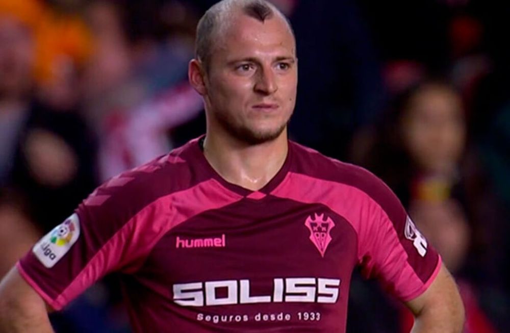 Le gritaron “nazi p...” y el árbitro suspendió el partido Rayo Vallecano vs Albacete