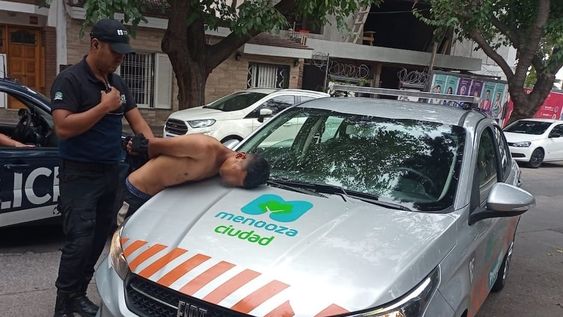 Ojos en Alerta: detuvieron a tres personas que habían robado un celular y estaban abriendo autos en la Quinta Sección