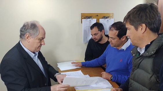 La Junta Electoral inscribió las coaliciones que competirán en los comicios provinciales. Los demarchistas Martínez, Vicchi y Carosio, entre los últimos en presentar la documentación.