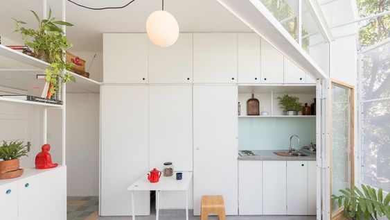 Bisagras y correderas: mecanismos móviles para aprovechar espacios pequeños