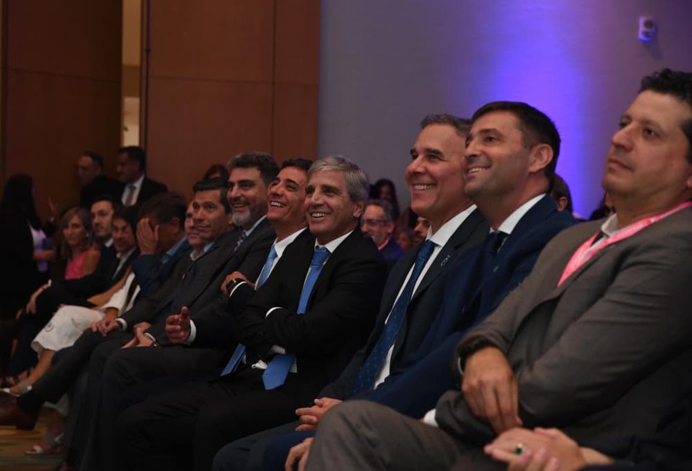 El ministro de Economía, Luis Caputo, en el Foro de Inversiones y Negocios de Mendoza. 