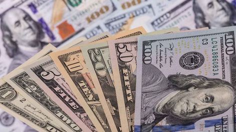 El dólar resiste por debajo de los $1.400 en su mayor baja semanal desde fines de enero