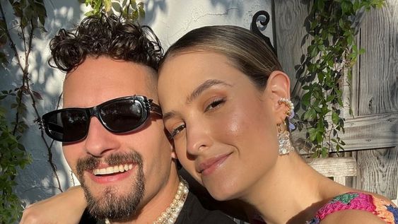 Mau Montaner y su esposa Sara disfrutan de la playa antes de la llegada de su hijo Apolo