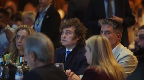 Milei llegó a Chaco para un acto de campaña y fue recibido por el gobernador radical Leandro Zdero