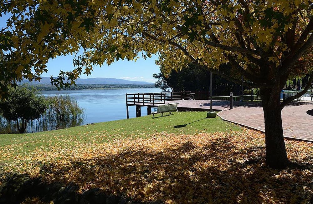 Construido entre 1948 y 1953 por el Ing. Fitz Simon, el Dique Los Molinos es un emblema en el camino hacia el Valle de Calamuchita. Foto: Córdoba Turismo.