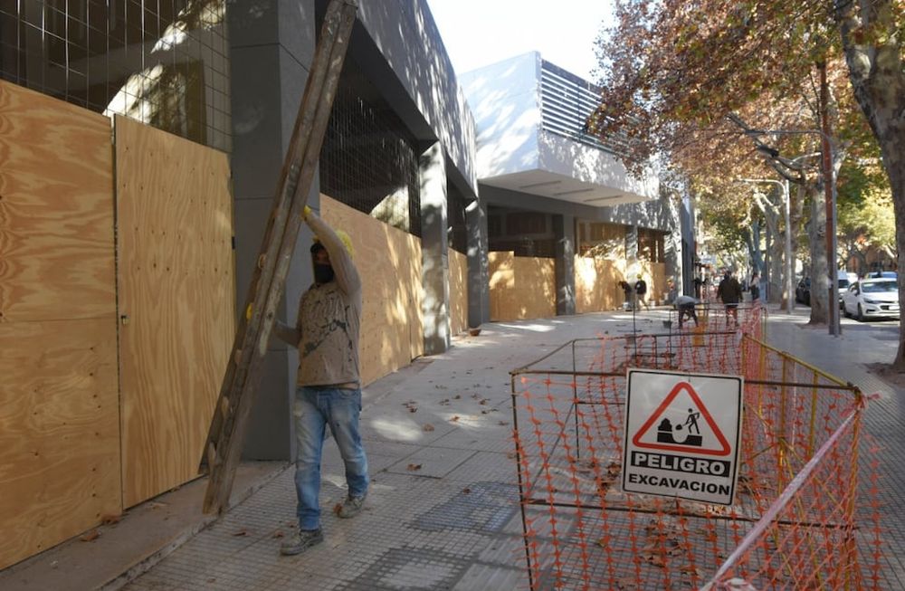 Tras 26 años, finalizan etapa de la obra en el “pozo” de Maristas y la cuadra parece otra
