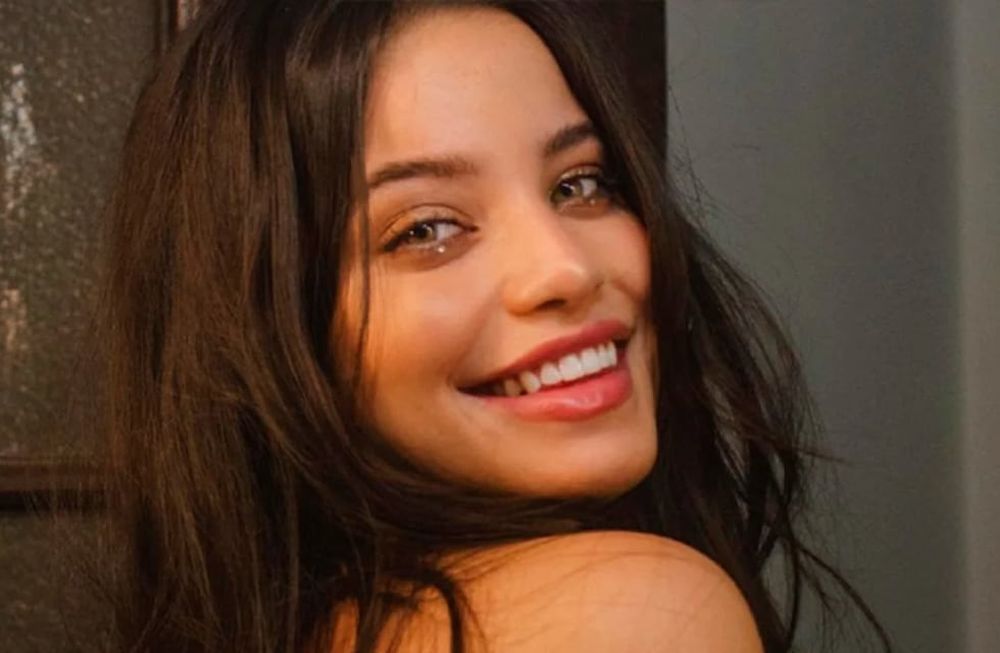 Emilia Mernes posó con un marcado cavado en Viña del Mar