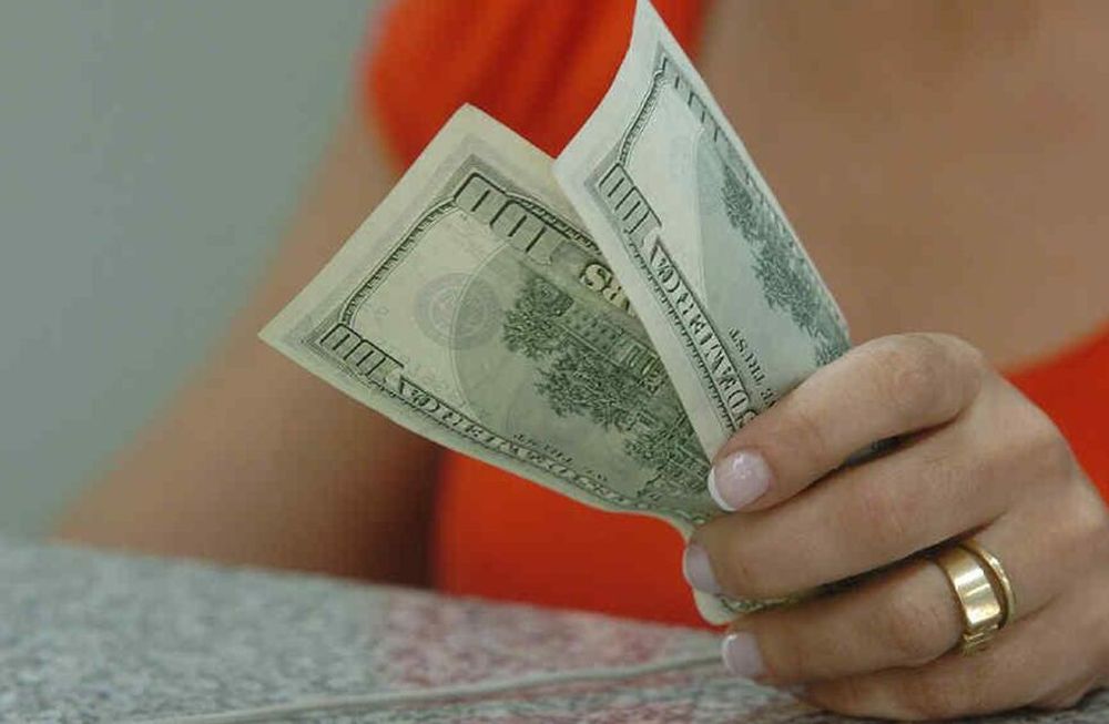El dólar blue volvió a subir por encima de los 200 pesos.