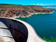 Un estudio revela que el peso del agua en represas alteró el eje de rotación de la Tierra