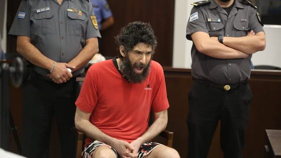 Un perito de la Policía Científica dijo que Pereg se había opuesto a que busquen rastros de su madre y de su tía en su habitación y en también en el lugar donde fueron hallados los cadáveres enterrados.