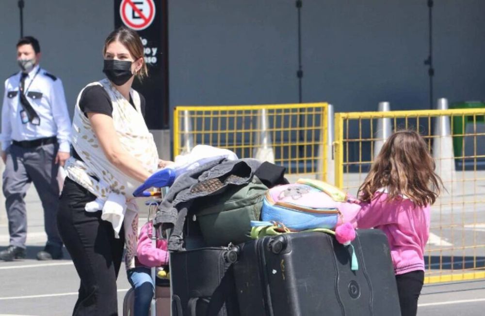 La China Suárez volvió a la Argentina, pero Benjamín Vicuña se quedó en Chile