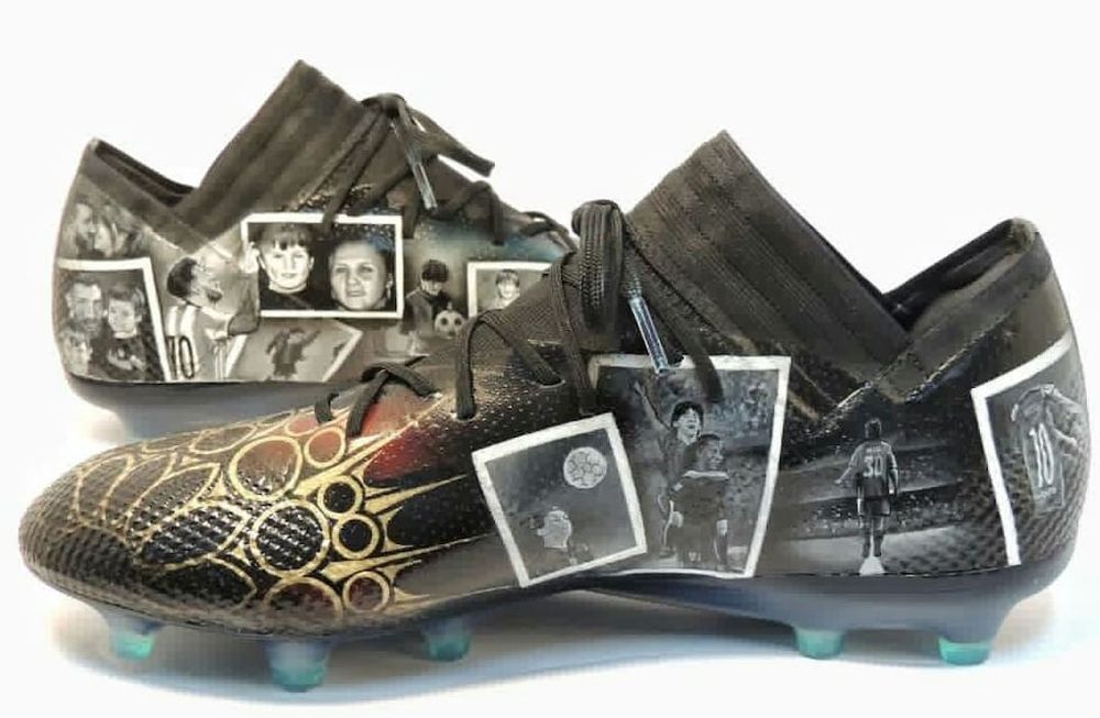 ¡Tremendos! Conocé los botines artísticos que le regalaron a Leo Messi