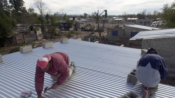 El Observatorio de la Deuda Social de la Universidad Católica Argentina señala que aunque haya trabajadores formales son parte del índice de pobreza.
