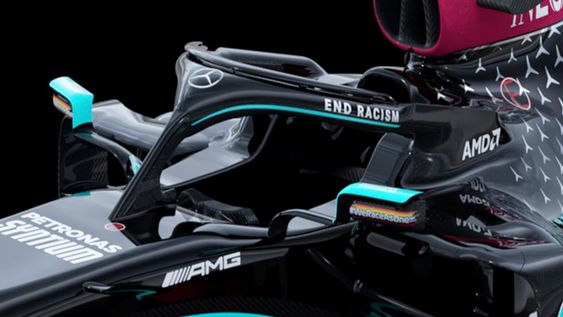 Mercedes se pasa al negro por la lucha por el racismo