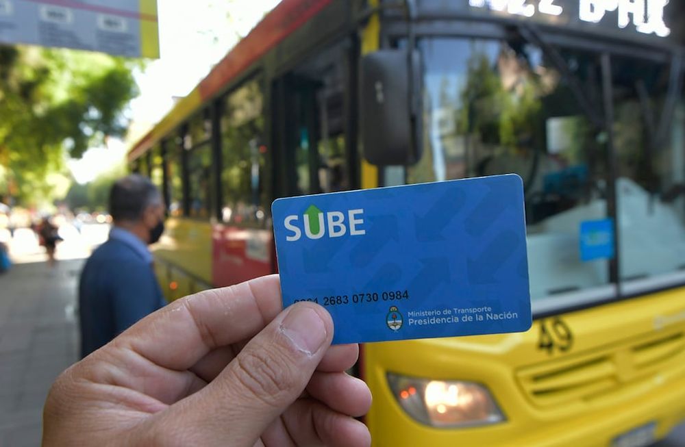 Los mendocinos podrán comprar las tarjetas SUBE a precio oficial ($126) en los puntos de venta. Foto: Orlando Pelichotti / Los Andes
