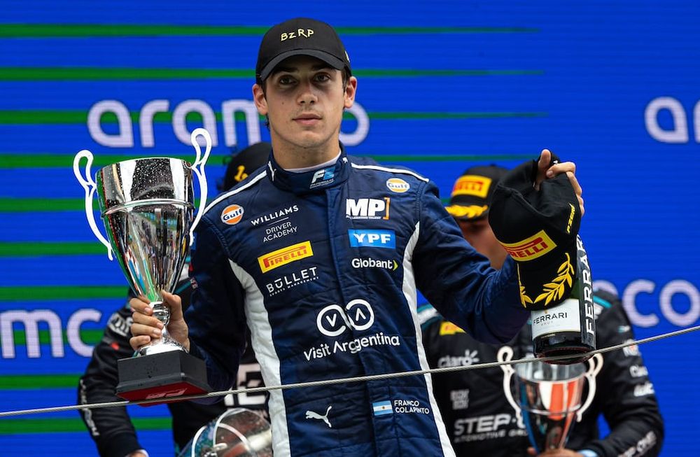 NOTICIAS ARGENTINAS BAIRES ENERO 8: El argentino Franco Colapinto es el nuevo piloto de la escudería Alpine, de la Fórmula 1. Por lo tanto, el pilarense continuará compitiendo por un año más en la primera categoría de monoplazas a nivel mundial. FOTO:(X/REDES@FranColapinto)/NA.