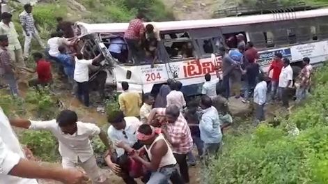 Tragedia en India: al menos 45 peregrinos budistas murieron cuando iban camino al templo