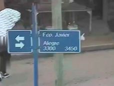 Robó un televisor en Córdoba, lo camufló con una sábana y escapó caminando.