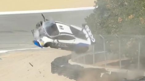 Escalofriante piña en el circuito de Laguna Seca