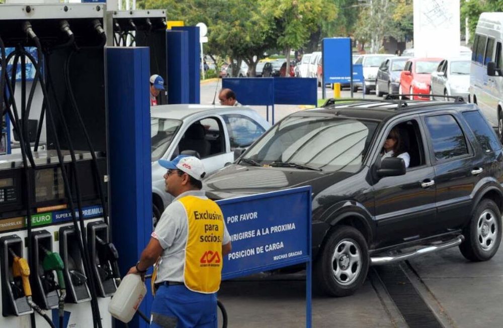 Estaciones de servicio como YPF, Shell y Axion ofrecen descuentos exclusivos con tarjetas de distintos bancos y billeteras virtuales.
