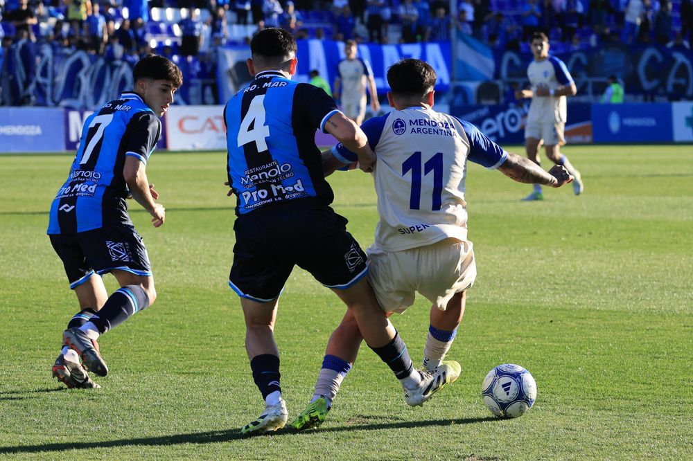 En el marco de un partido entretenido, ambos mostraron disputa y decisión en cada balón dividido. 