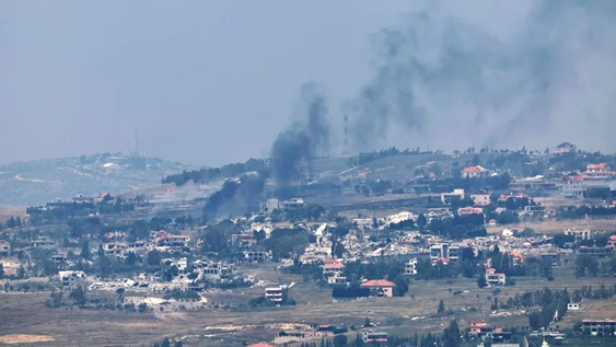 Vista de una columna de humo tras un ataque israelí en el sur del Líbano.&nbsp;