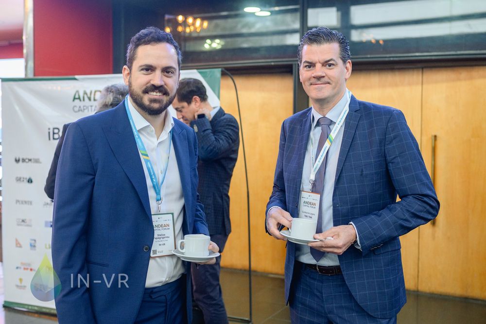 Stelios Papagrigoriou, presidente ejecutivo y cofundador de IN-VR, junto a Guillaume Legare, responsable de Sudam&eacute;rica para la Bolsa de Toronto (Toronto Stock Exchange) y TSX Venture. Foto: Gentileza Gobierno de Mendoza