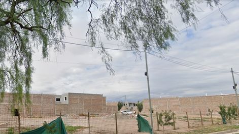 El terreno en disputa, ubicado en Castro Barros y Curupaití, en el distrito de Jesús Nazareno, Guaymallén. /Google Street.&nbsp;