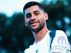 Cuti Romero dejó Inglaterra y aterrizó en Córdoba. Alentará a Belgrano en el partido más impotante de su historia.&nbsp;