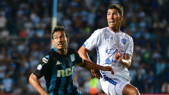 Racing Club goleó al Tomba y vuelve a la punta de la Superliga