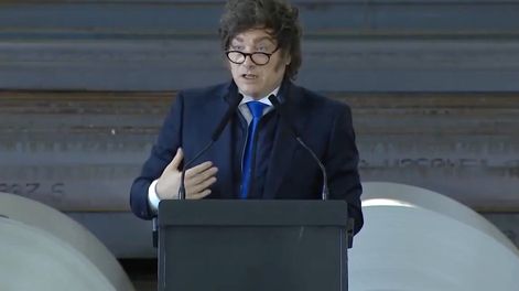 Javier Milei propuso una reforma laboral durante su visita a la planta de Siderar