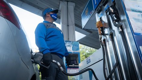 Para este fin de semana se espera un nuevo aumento en torno al 5% en YPF/ Foto: Ignacio Blanco / Los Andes