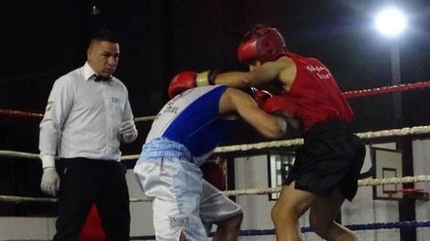El boxeo volvió a estadio Pascual Pérez, tras un largo tiempo. La Federación recuperó el mítico espacio con un festival. / gentileza