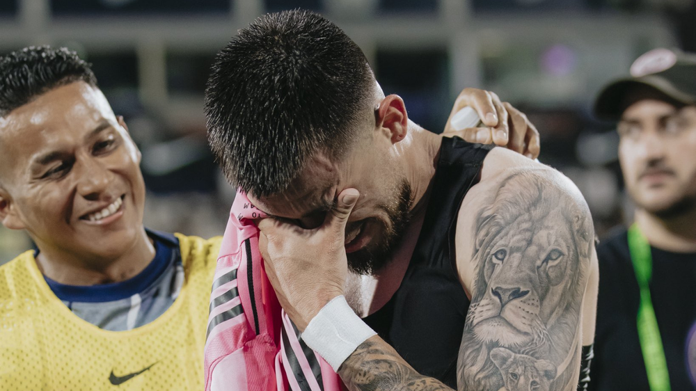 La emoción de Alan Cantero tras intercambiar camisetas con Messi.