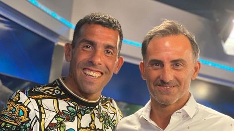 Diego Latorre junto a Carlitos Tévez.  / Gentileza.