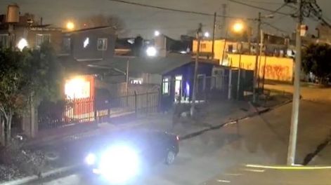 Las cámaras de seguridad de la zona registraron los movimientos en la calle.