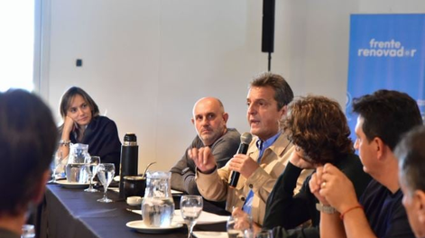 Sergio Massa llamó a la unidad en medio de la interna del PJ.