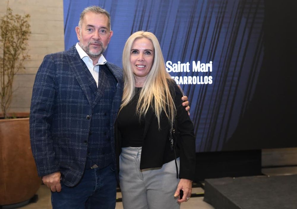 Pablo y Andrea Moya durante la presentación organizada por Saint Mari Desarrollos en Guaymallén. 