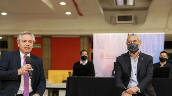 Alberto Fernández junto al ministro de Desarrollo Territorial y Hábitat, Jorge Ferraresi. (Presidencia)
